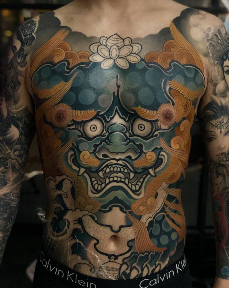 唐狮子纹身图片_胸部腹部新传统小伟刺青纹身图案