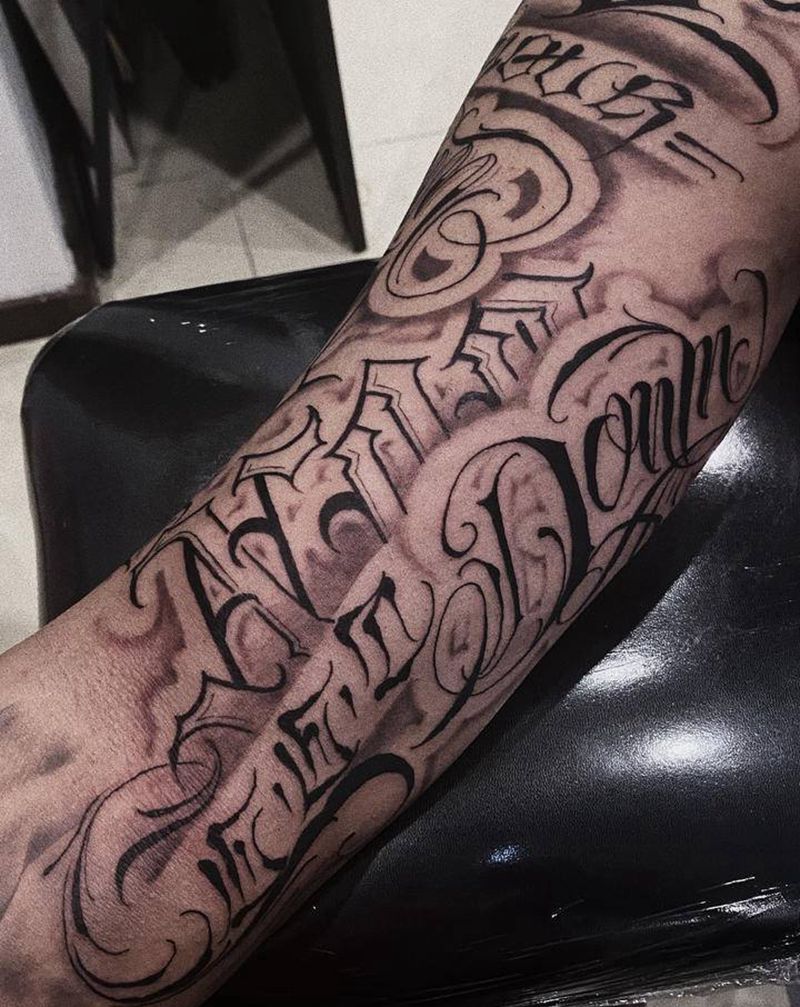 大臂花体字纹身图片_手臂花体字纹身图案