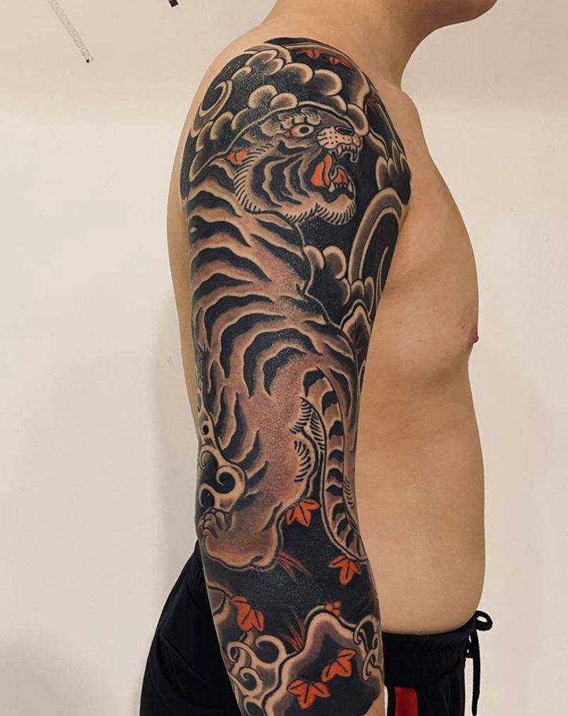 七分袖老虎纹身图片_手臂老传统纹身图案