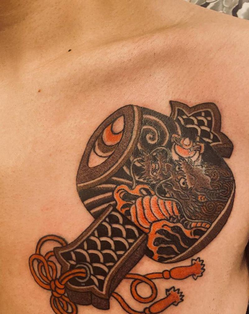 福锤纹身图片_胸部老传统纹身图案