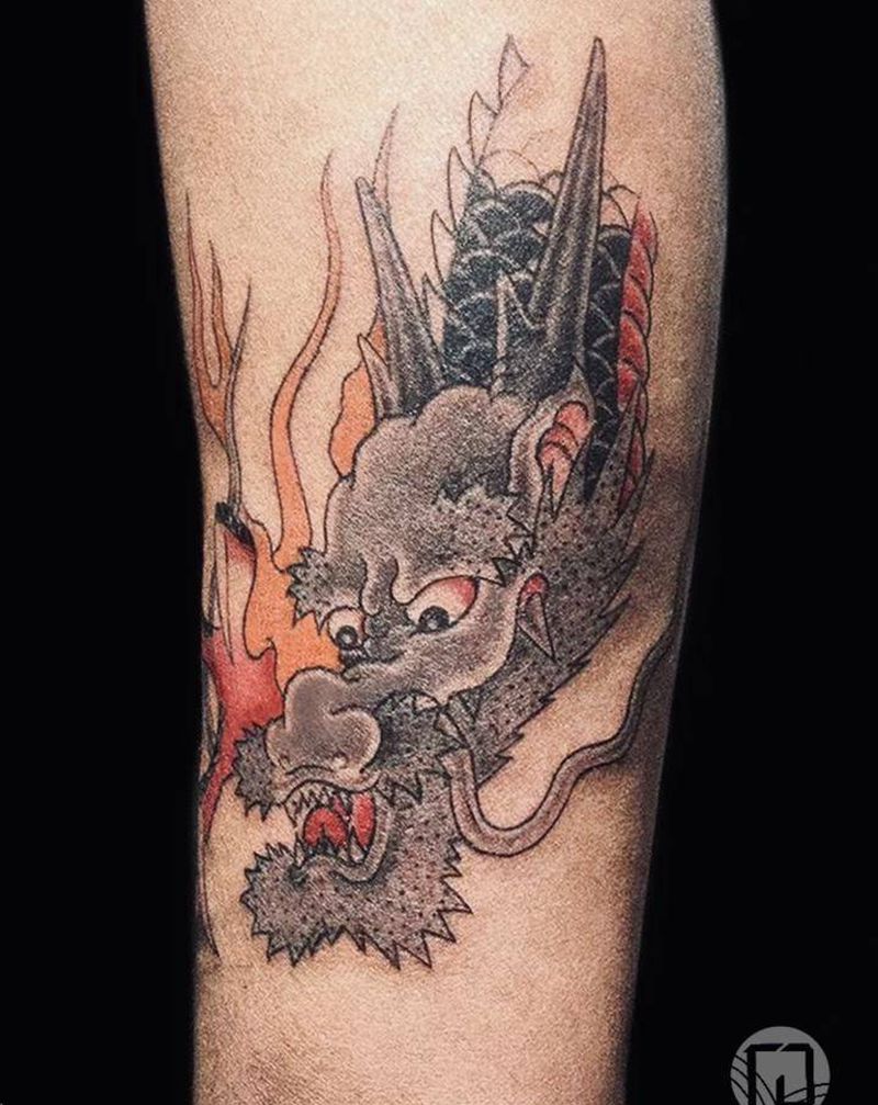 龙纹身图片_手臂老传统龙纹身图案