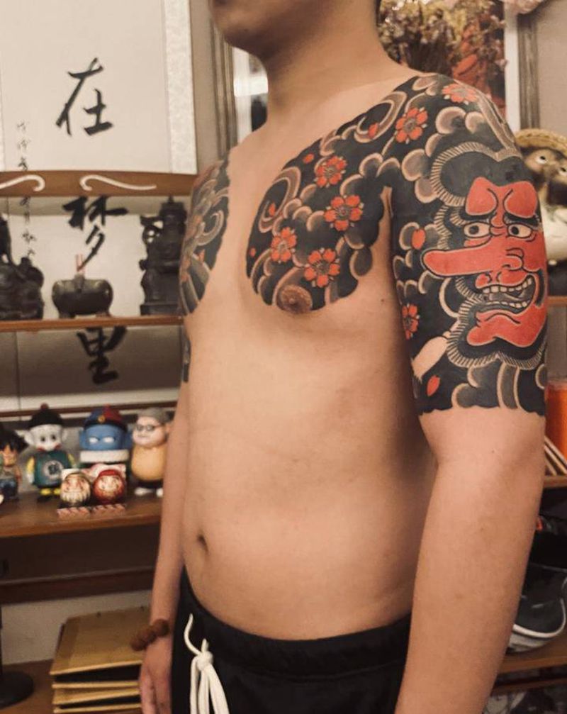 天狗半甲纹身图片_胸部手臂老传统纹身图案