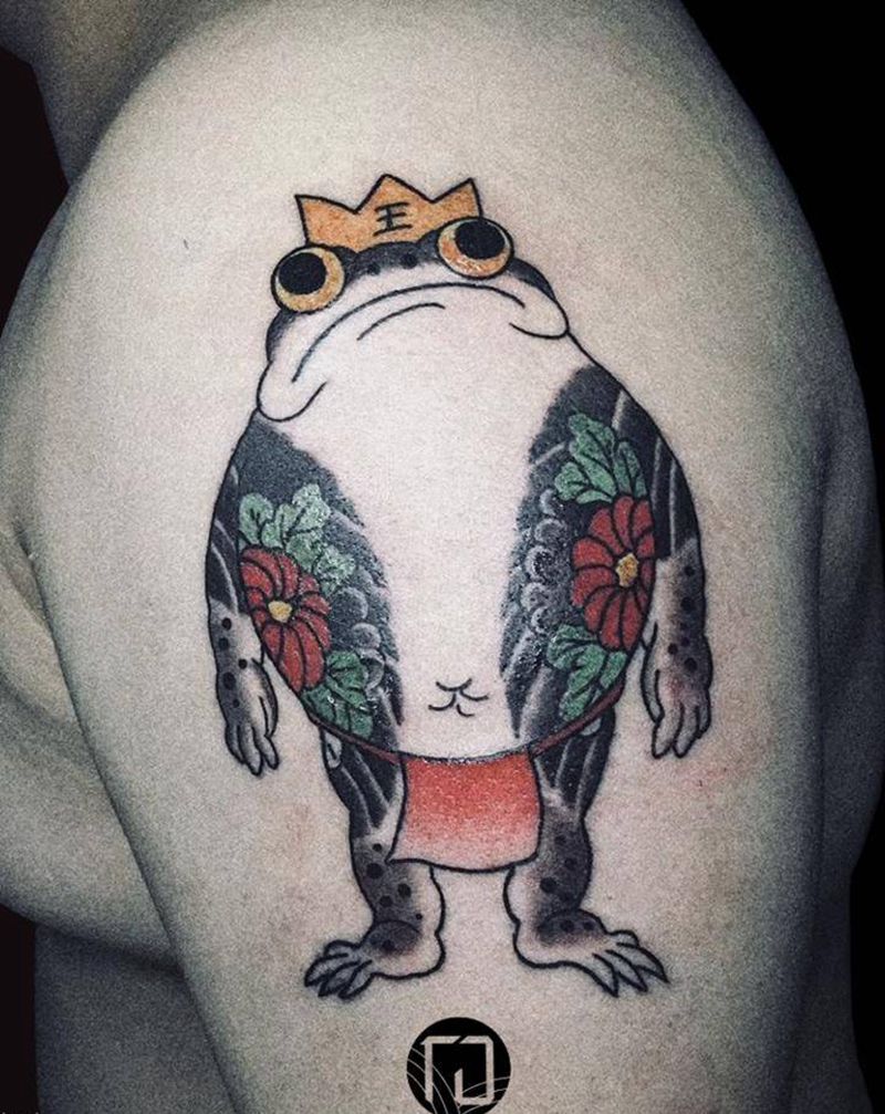 日式青蛙王子纹身图片_肩部老传统青蛙 菊花纹身图案