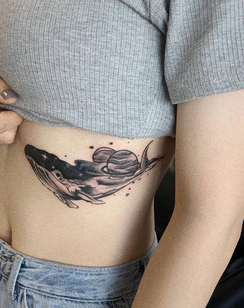 《鲸》纹身图片_腹部腰部水墨纹身图案