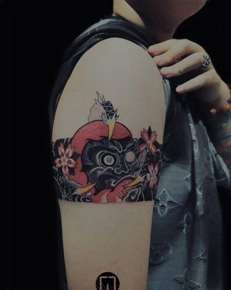 龙爪达摩蛋纹身图片_手臂老传统龙爪樱花达摩蛋纹身图案