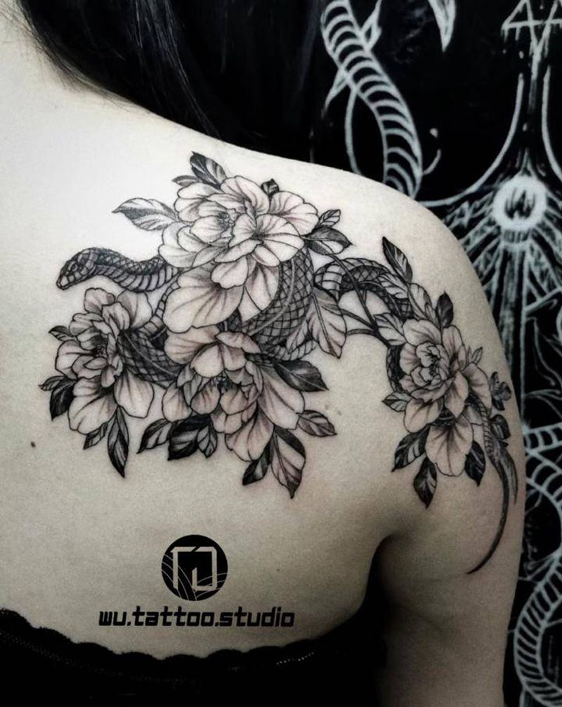 素花蛇纹身图片_背部点刺素花蛇花纹身图案