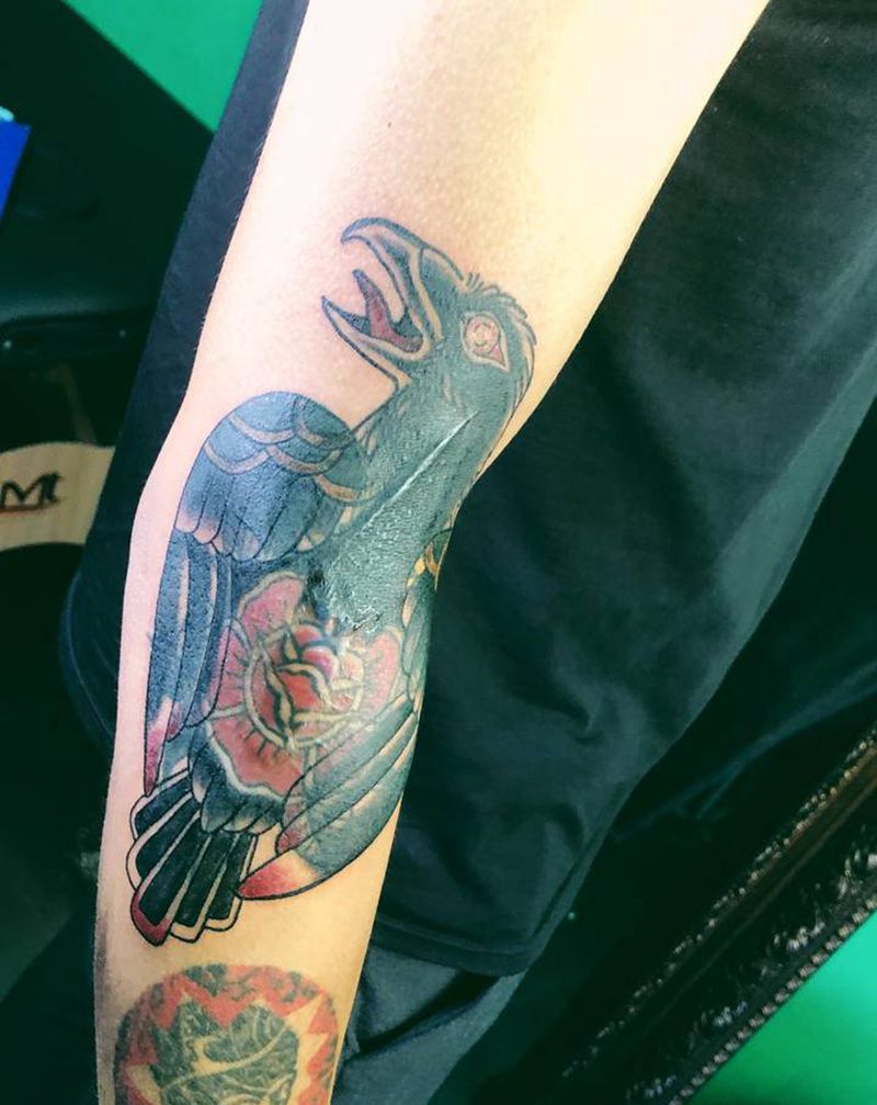 乌鸦遮盖纹身图片_手臂Old School乌鸦纹身图案