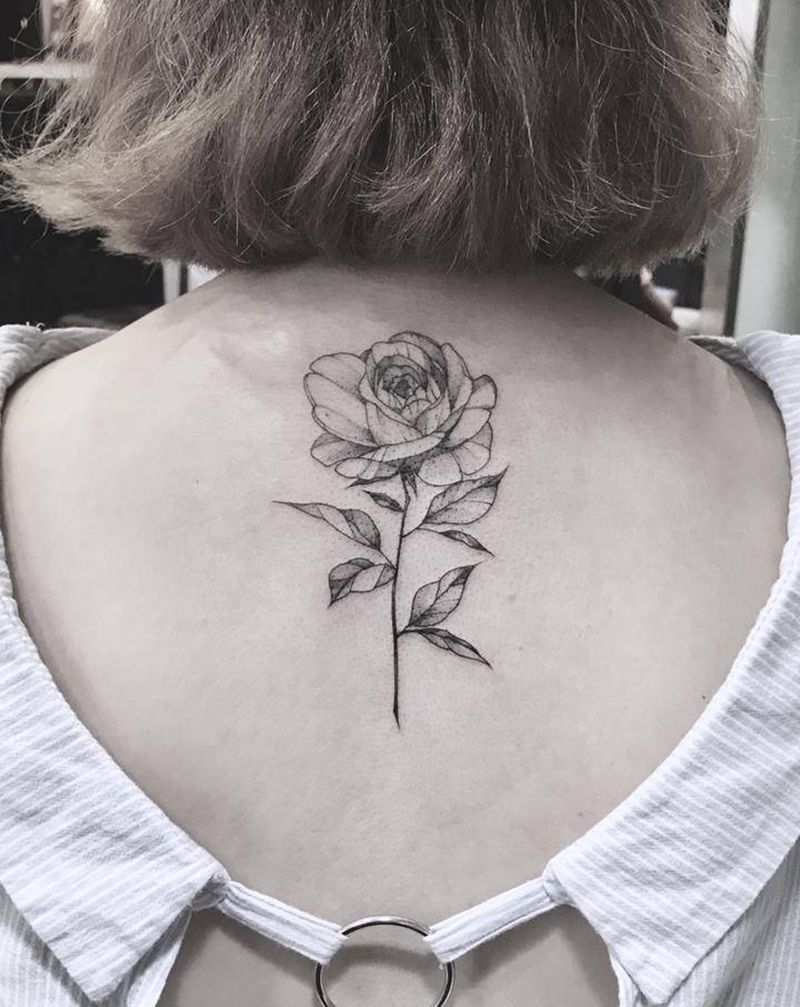 素花纹身图片_背部小清新玫瑰纹身图案