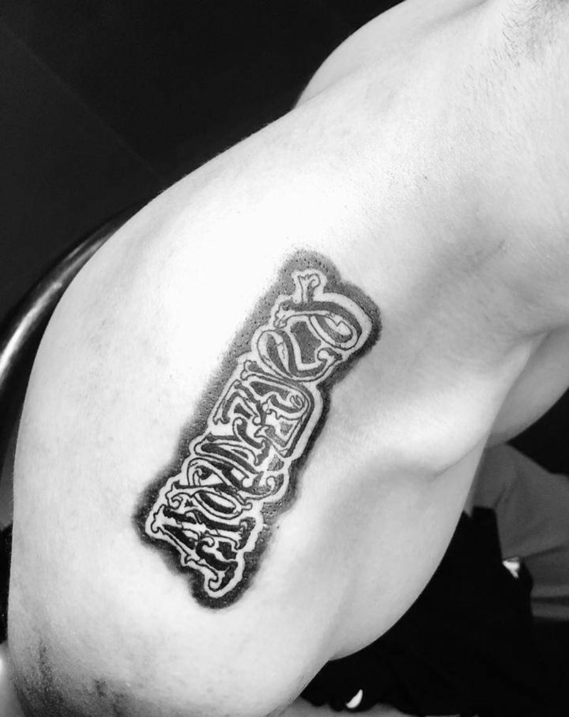 客人自带花体字纹身图片_肩部花体字花体字纹身图案