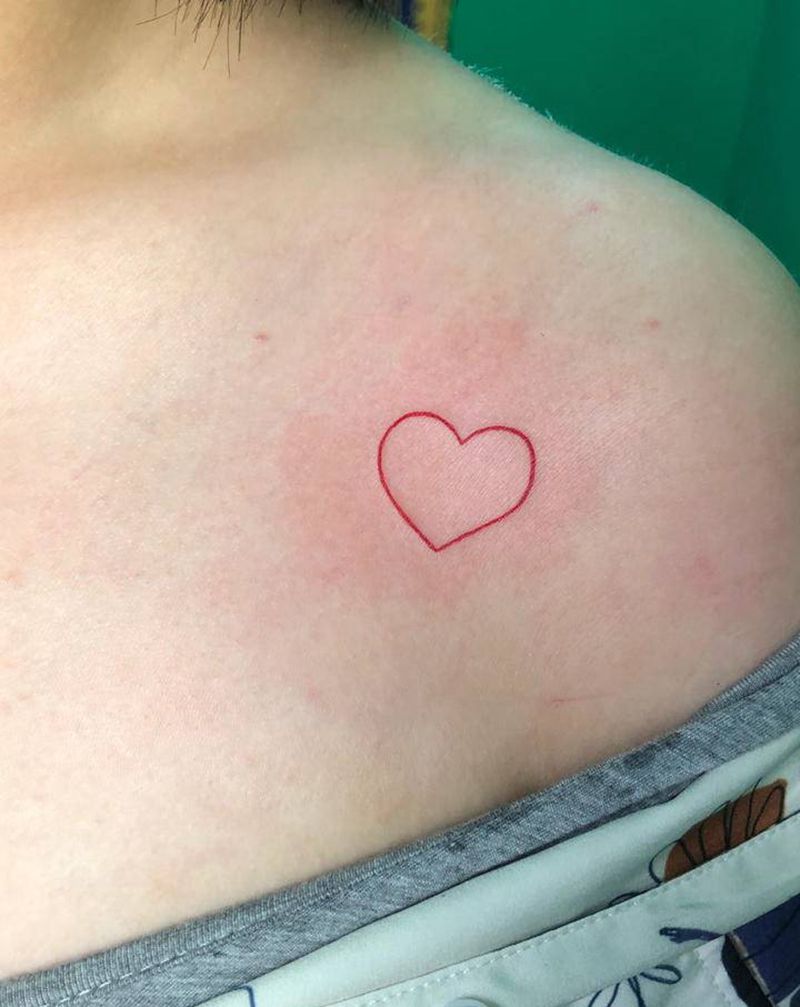 红色小心心纹身图片_肩部几何心纹身图案