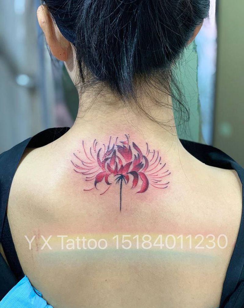 彼岸花纹身图片_背部新传统水彩纹身图案