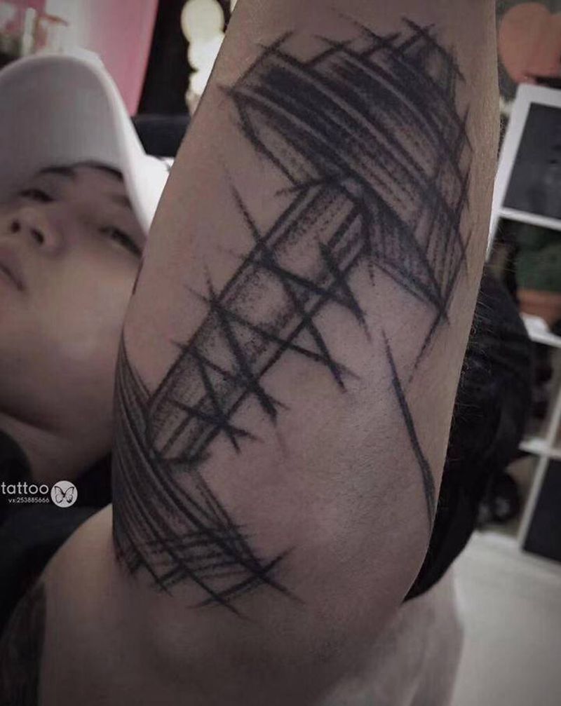 哑铃.纹身图片_手臂哑铃小清新线条纹身图案