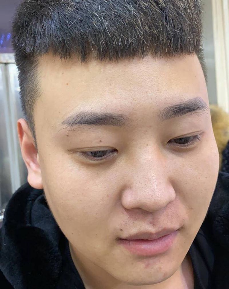 精致雾眉纹身图片_颈部新传统纹身图案