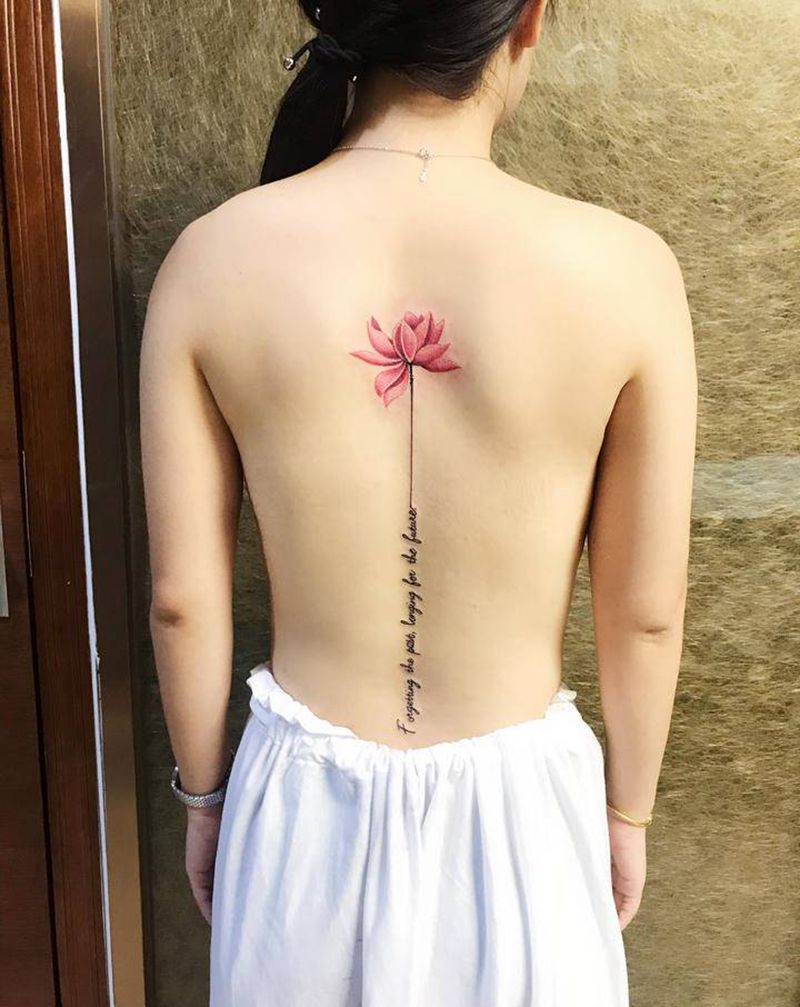 荷花字母纹身图片_背部水彩纹身图案