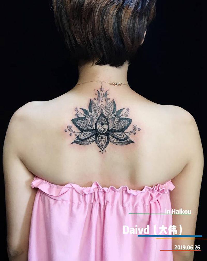 繁花图腾纹身图片_背部图腾点刺纹身图案