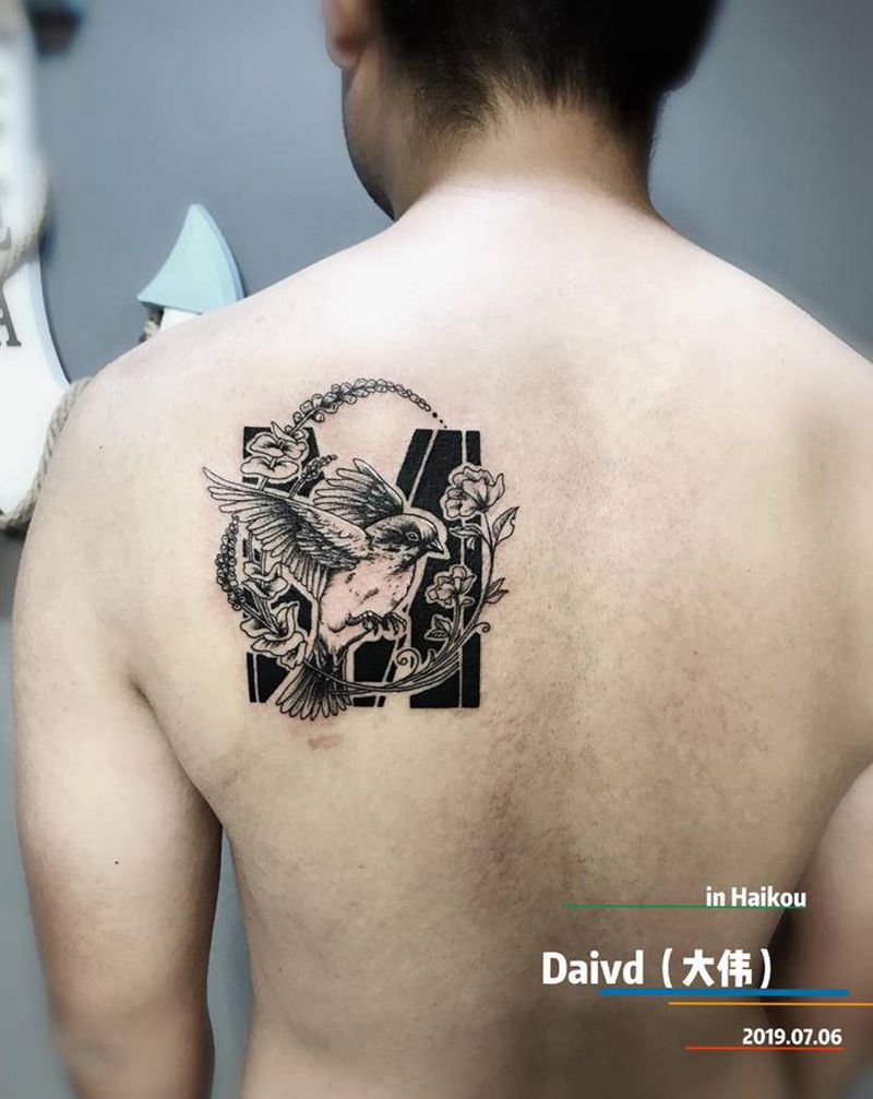 图腾鸟纹身图片_背部图腾点刺纹身图案