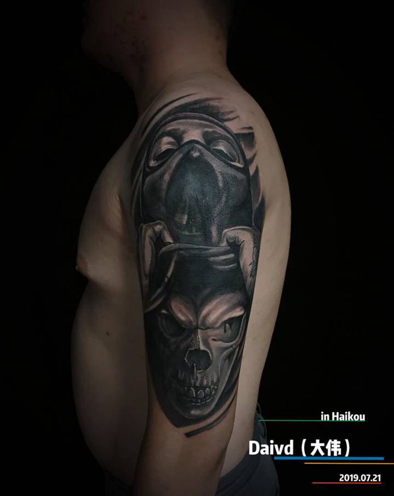 欧美写实暴力遮盖纹身图片_手臂欧美写实纹身图案