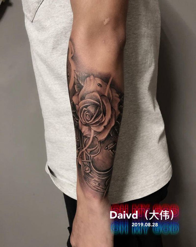 枪与玫瑰纹身图片_手臂New School欧美写实纹身图案