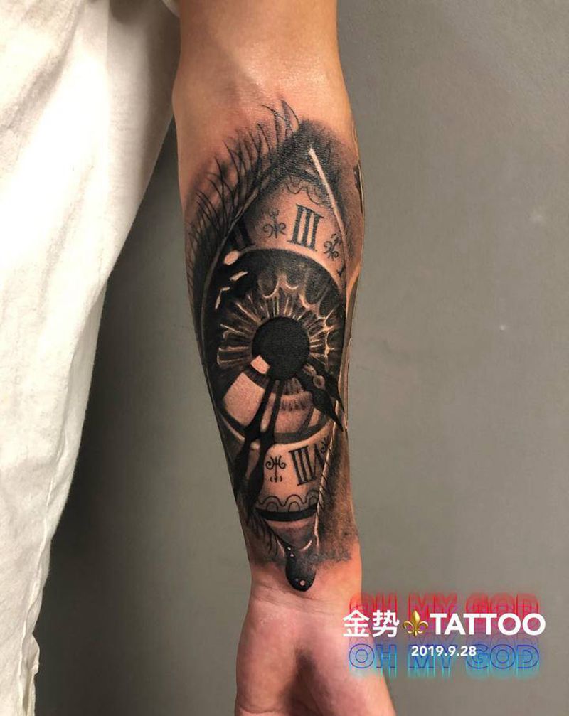 写实眼睛纹身图片_手臂欧美写实纹身图案