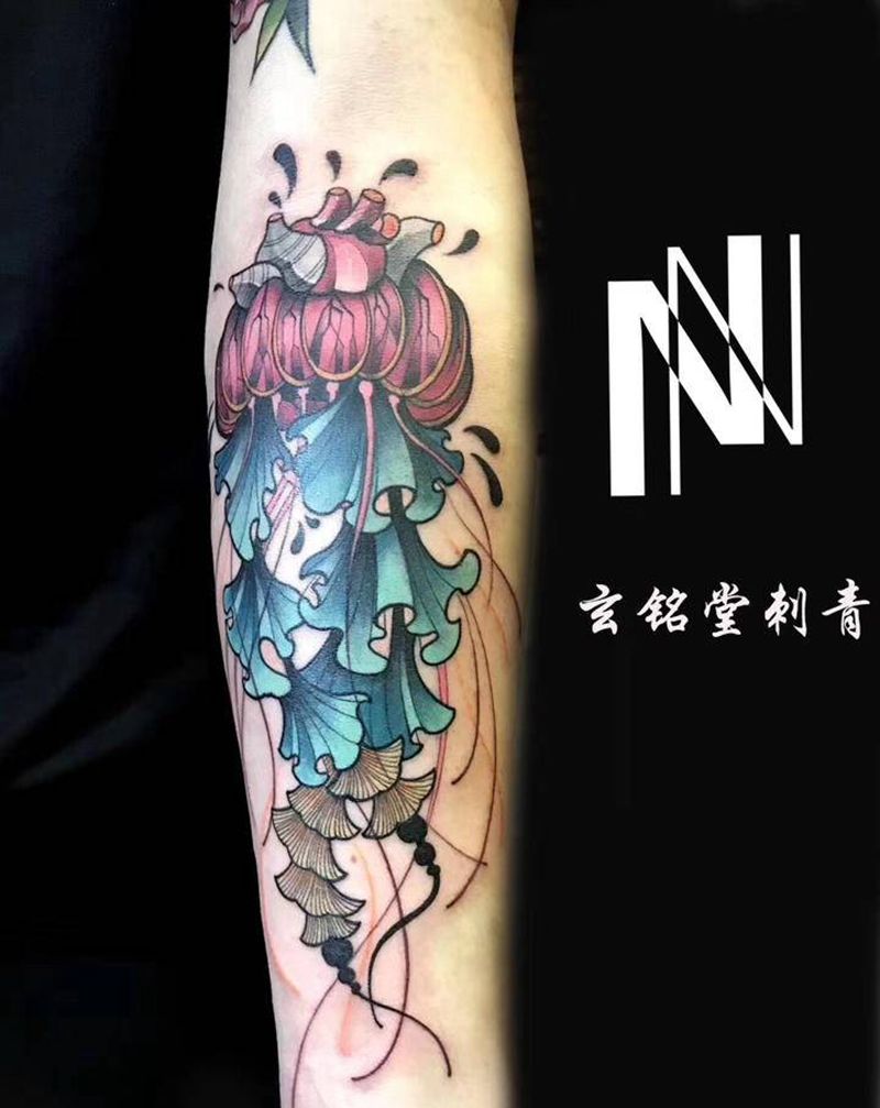 水母纹身图片_手臂纹身图案