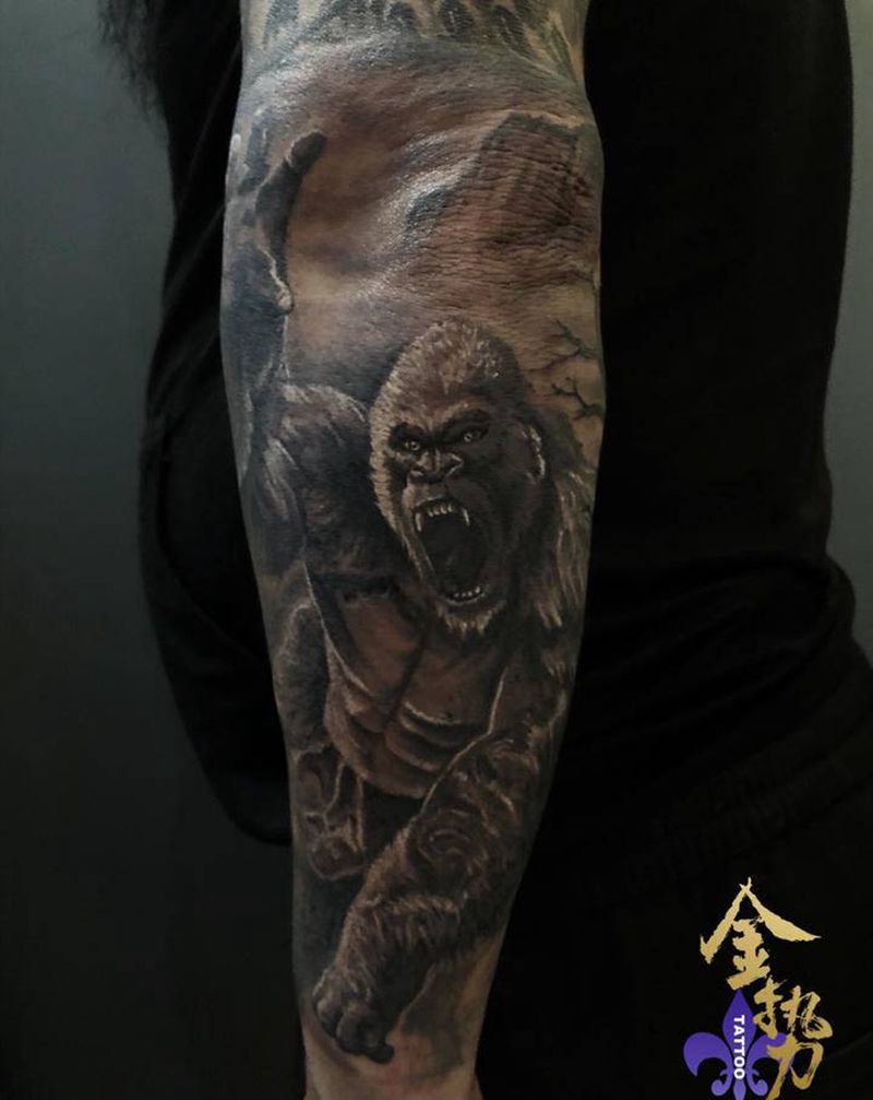 金刚纹身图片_手臂欧美写实纹身图案