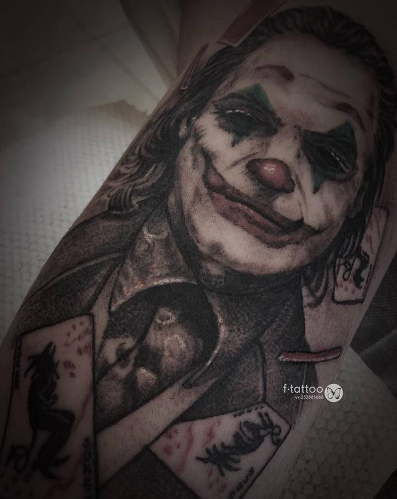 小丑.纹身图片_手臂欧美写实小丑纹身图案