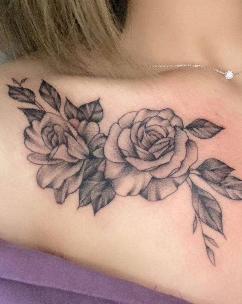 花纹身图片_胸部新传统纹身图案