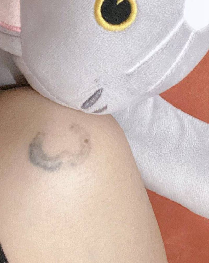 遮盖设计纹身图片_手臂肩部New School卡通暗黑星座纹身图案