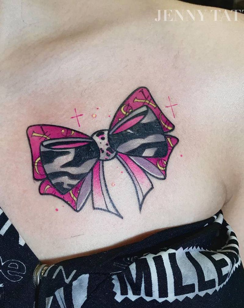 遮盖设计纹身图片_胸部New School蝴蝶结豹纹卡通纹身图案