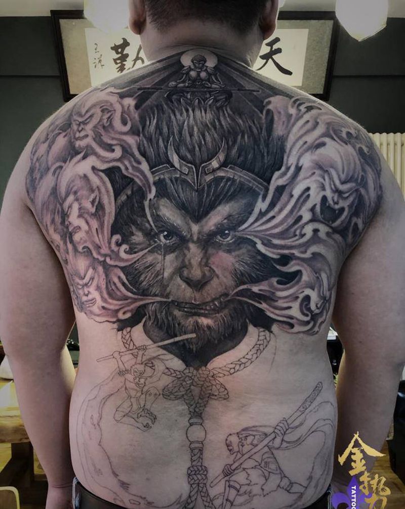 《斗战胜佛之噬天魔猴》纹身图片_背部欧美写实新传统纹身图案