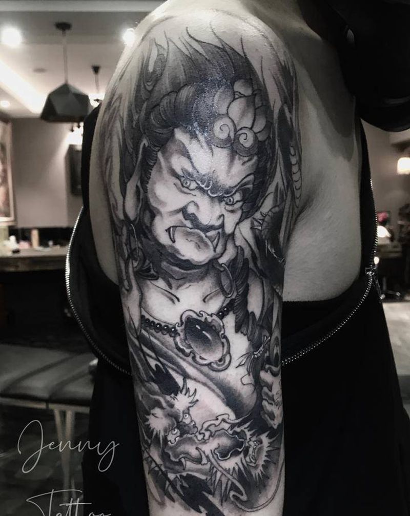 不动明王纹身图片_手臂新传统人物黑灰传统龙纹身图案