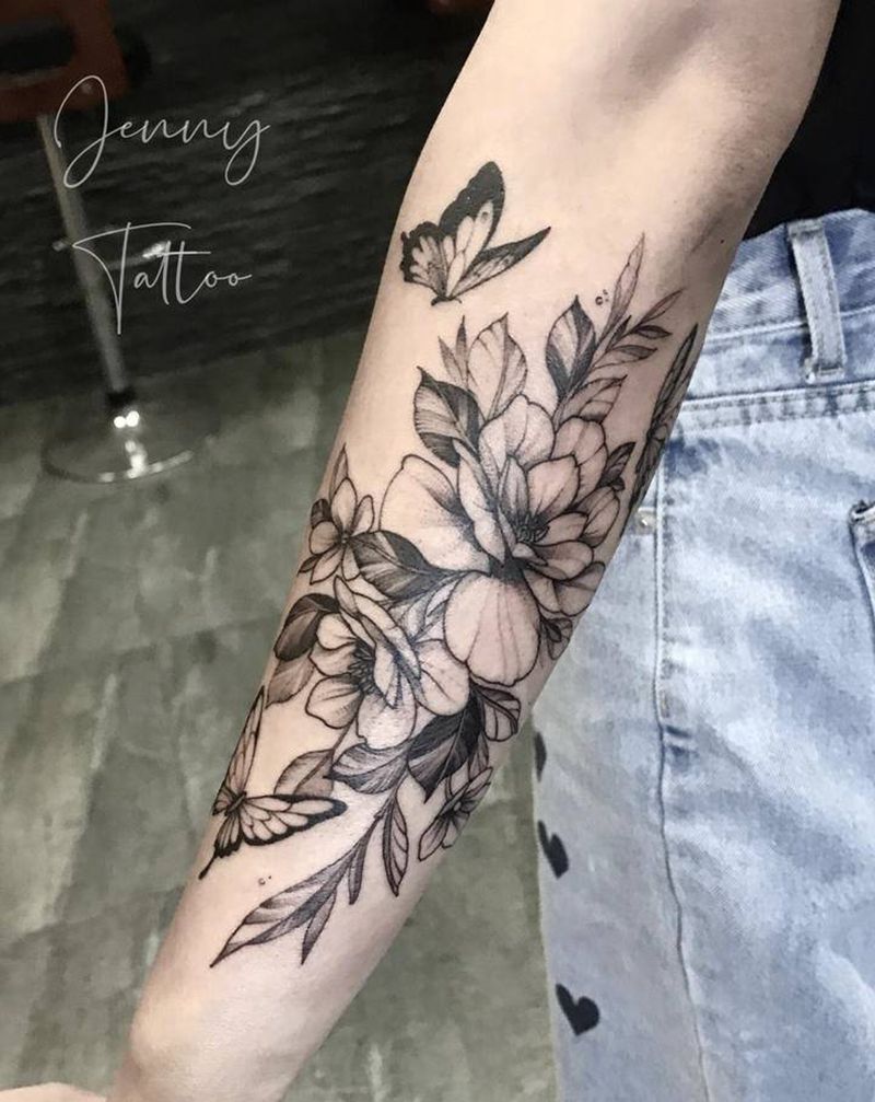 素花蝴蝶纹身图片_手臂点刺花蝴蝶纹身图案