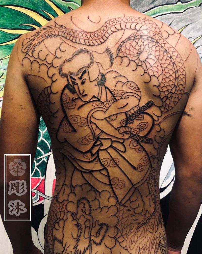 云龙九郎线条纹身图片_背部老传统纹身图案