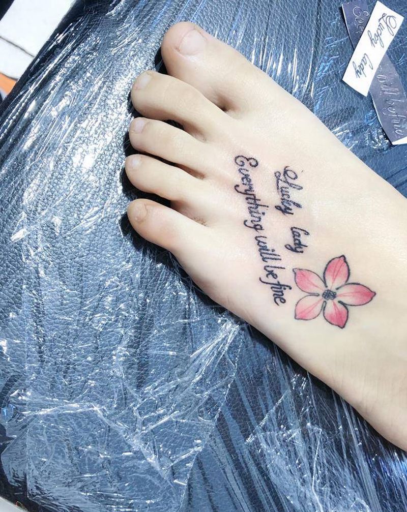 字母    花纹身图片_脚部腿部新传统点刺纹身图案