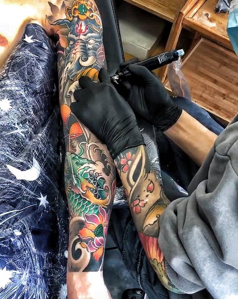 彩色花臂纹身图片_手臂新传统老传统纹身图案