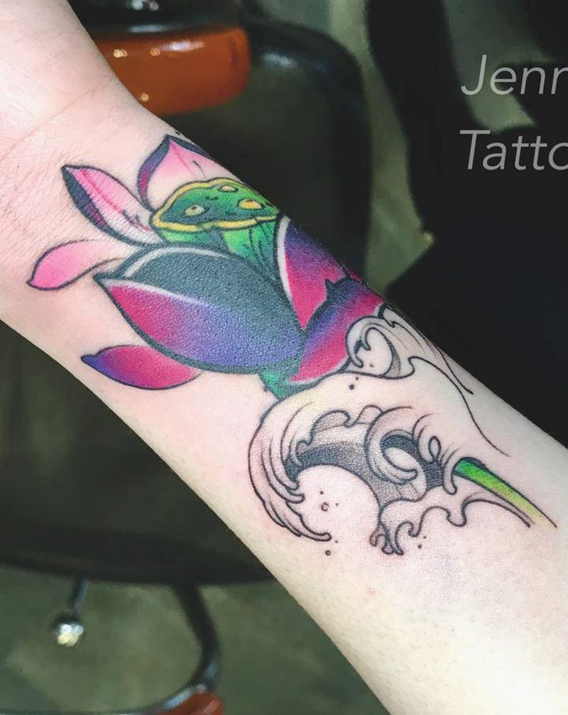 莲花遮盖纹身图片_手臂新传统莲花原创设计浪花纹身图案