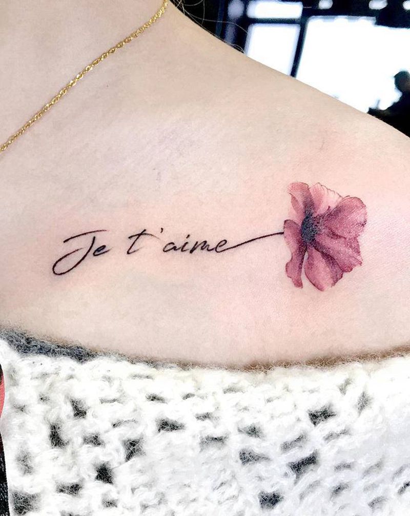 复古干花纹身图片_肩部胸部水墨花字母纹身图案