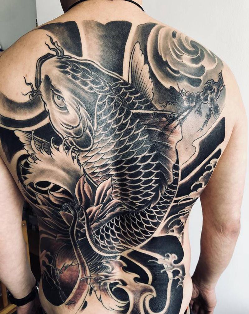 鲤鱼2000纹身图片_背部老传统新传统纹身图案