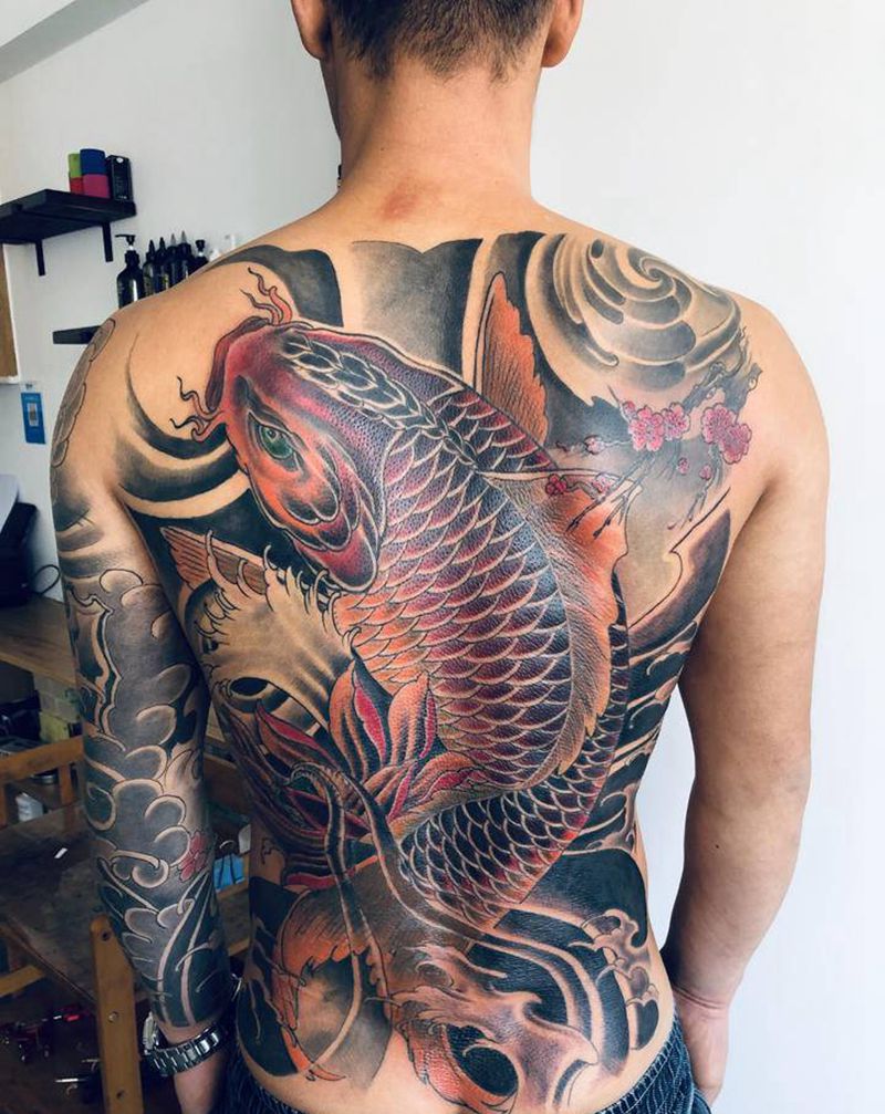 鱼2500纹身图片_背部老传统新传统纹身图案