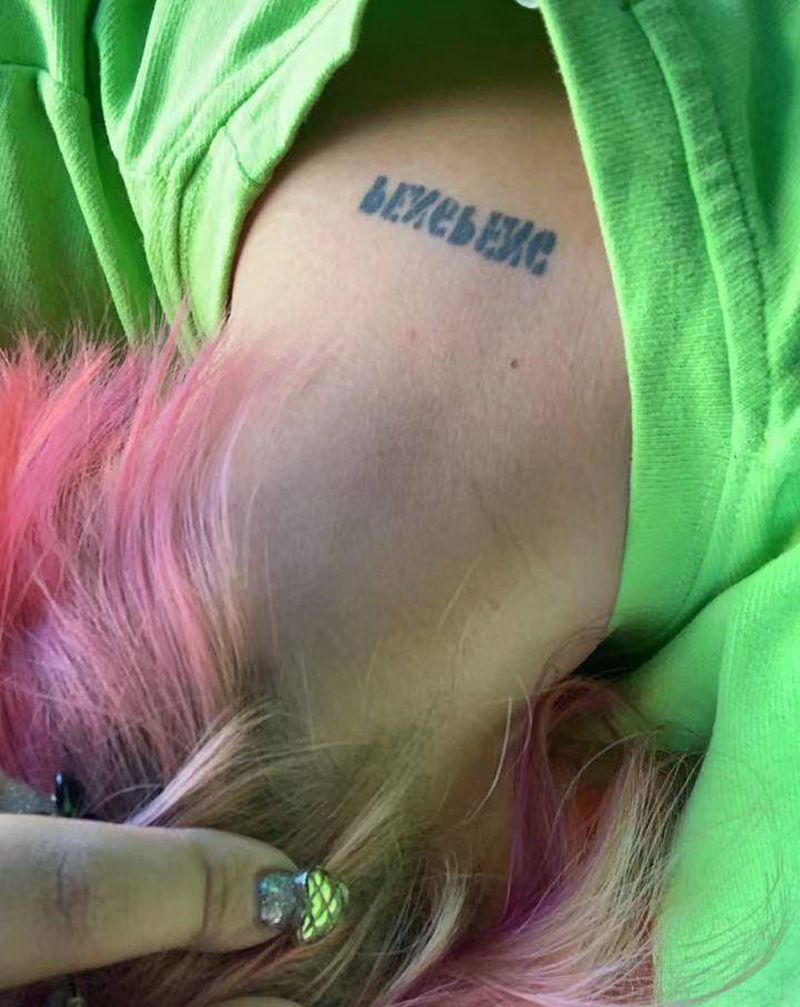 素花遮盖纹身图片_颈部新传统纹身图案