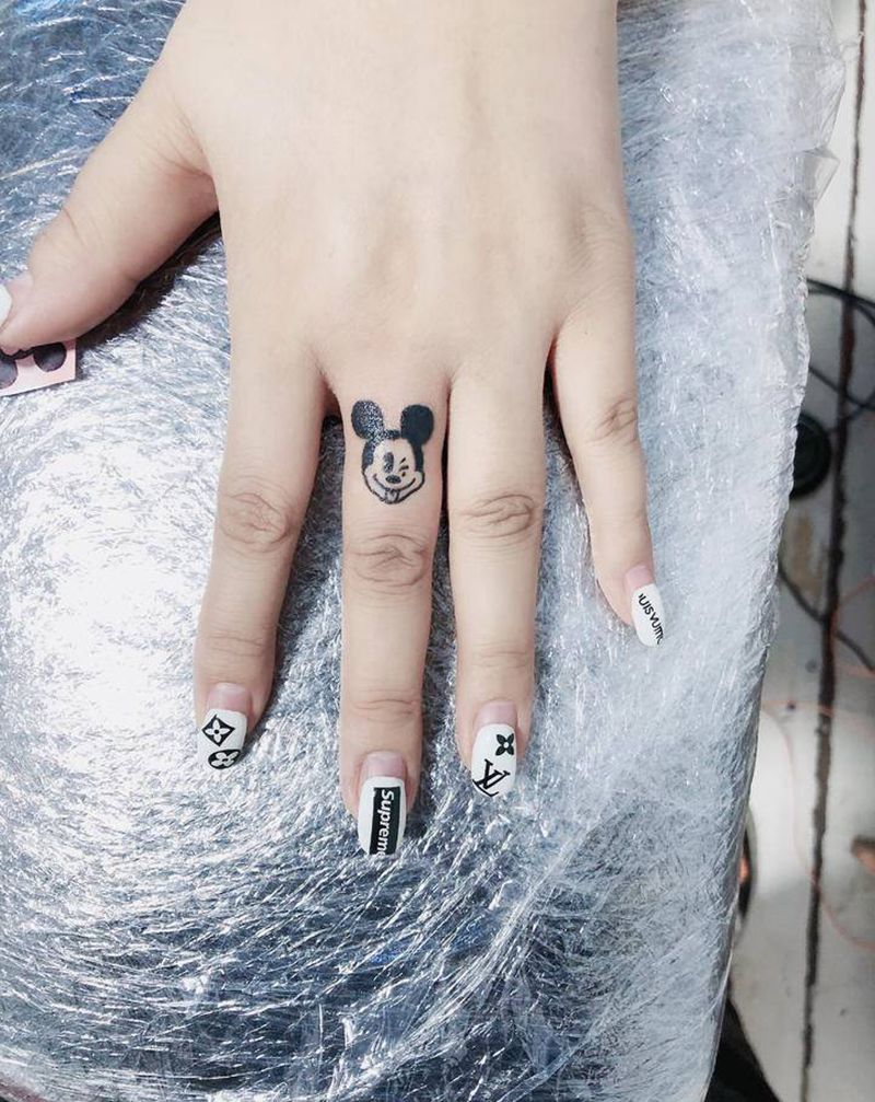 猫纹身图片_手部新传统老传统纹身图案