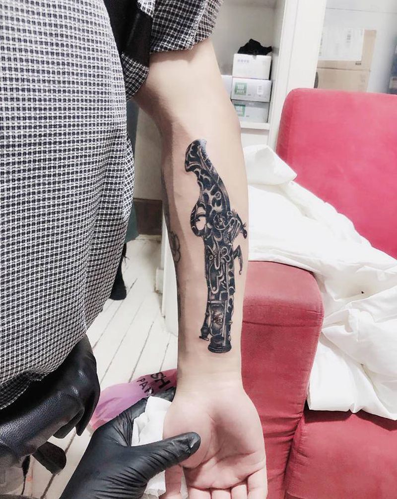 枪纹身图片_手部手臂新传统老传统纹身图案