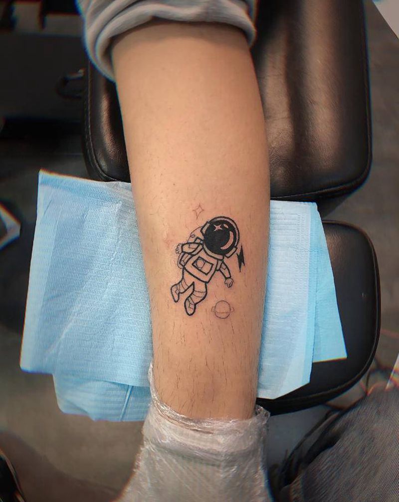 太空人纹身图片_脚部腿部老传统新传统纹身图案