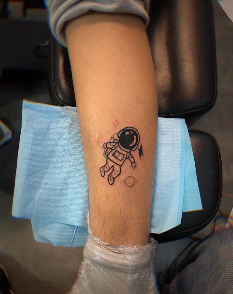 太空人纹身图片_腿部纹身图案
