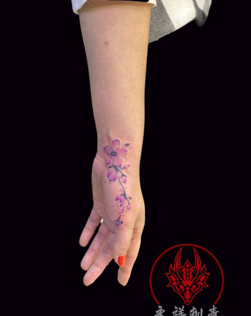 近期小图纹身图片_手臂手部新传统New School纹身图案