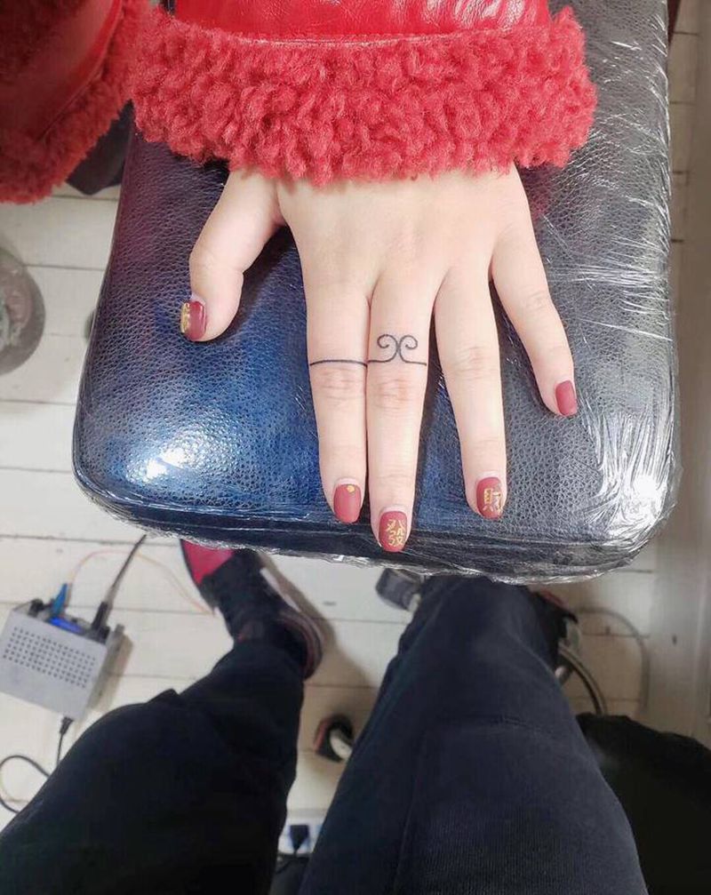 手指纹身图片_手部手臂新传统老传统纹身图案