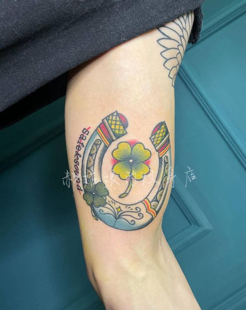 幸运马蹄铁纹身图片_手臂Old School马蹄铁四叶草纹身图案