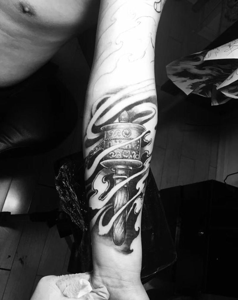 藏族转轴纹身图片_手臂新传统纹身图案