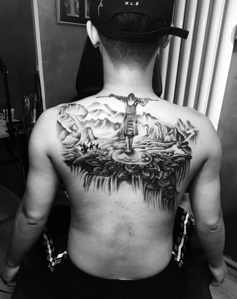 师徒打怪图纹身图片_背部纹身图案