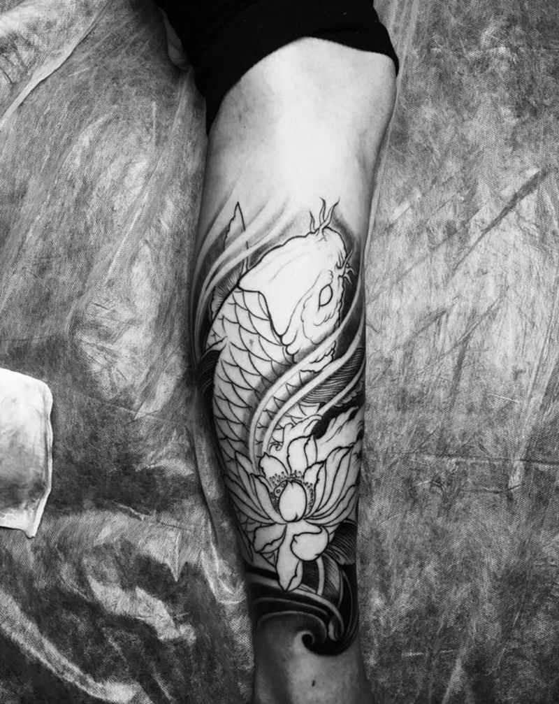 招财鲤鱼纹身图片_腿部新传统纹身图案